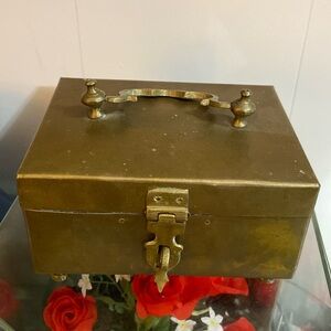 VINTAGE OLD BRASS HANDCRAFTED LOCK BOX LID FOOTED HANDLE